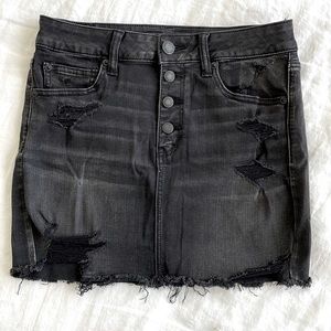 American Eagle Distressed Denim Skirt in Black // Sz 8